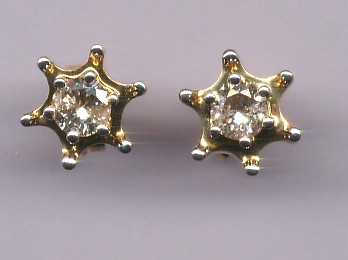 Beautiful 18 Kt Gold  Natural Diamond Earing